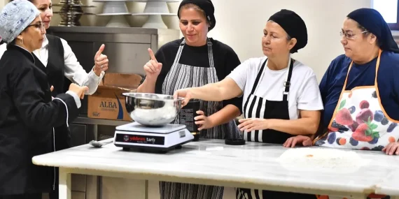 İşaret diliyle pasta yaptılar