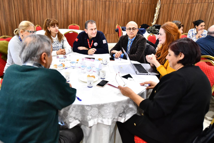 İzmir 'i̇leri yaş'ta yol haritası belirliyor