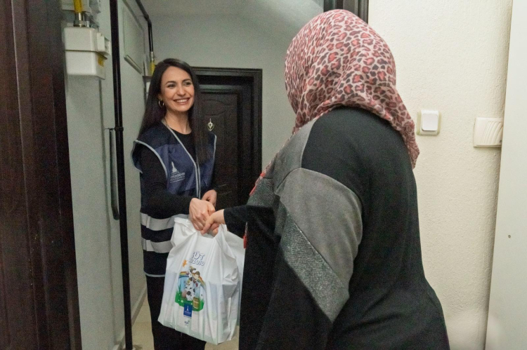 İzmir'de 'süt kuzusu' dağıtımları başladı