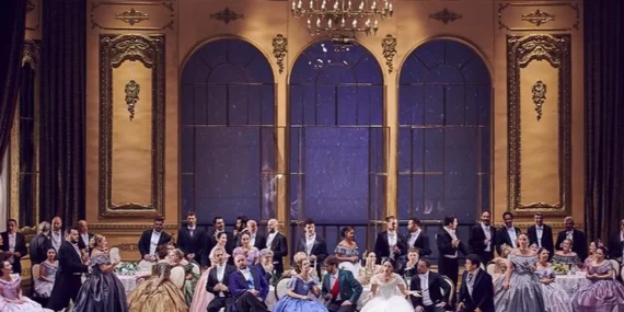 La traviata sanatseverlerle buluştu.