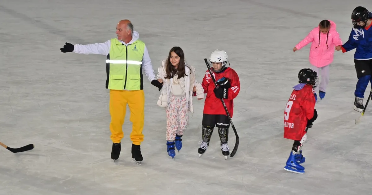 manisali-cocuklara-buz-pateni-keyfi-rBBVW3S7.webp