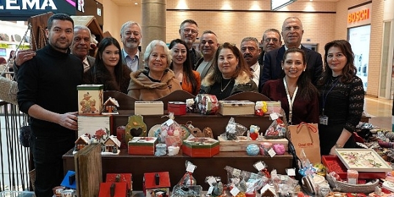 Gaziemirli kadınların el emeği ürünleri sevgililer günü sergisi’nde
