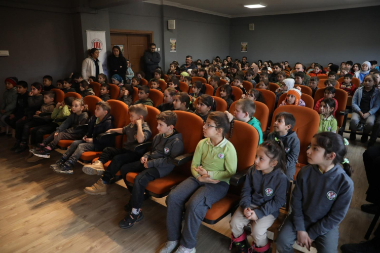 Hakkaniyeli çocuklar i̇zmit belediyesi'nin etkinliğinde buluştu
