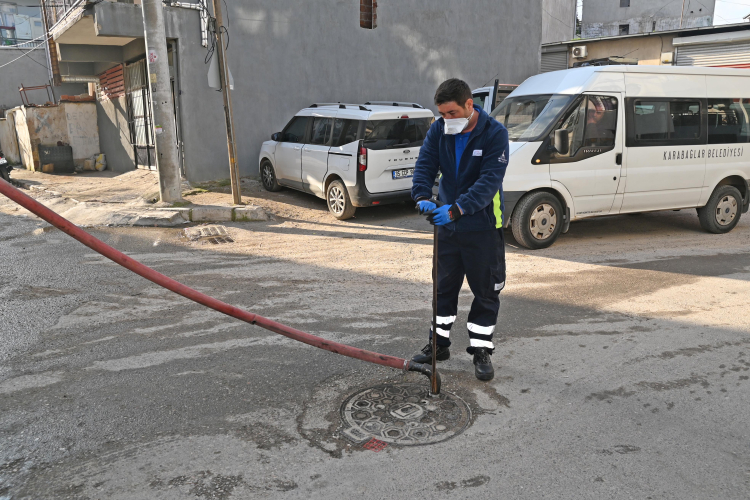 İzmir karabağlar'da erken dönem sinek mücadelesi başladı