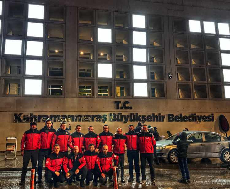Sakarya büyükşehir i̇tfaiyesi'nden afet bölgesinde nefes buluşması