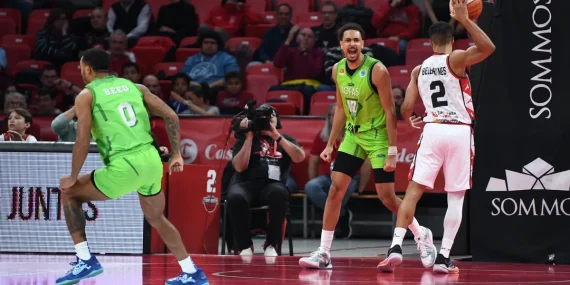Tofaş çeyrek finale adını yazdırdı
