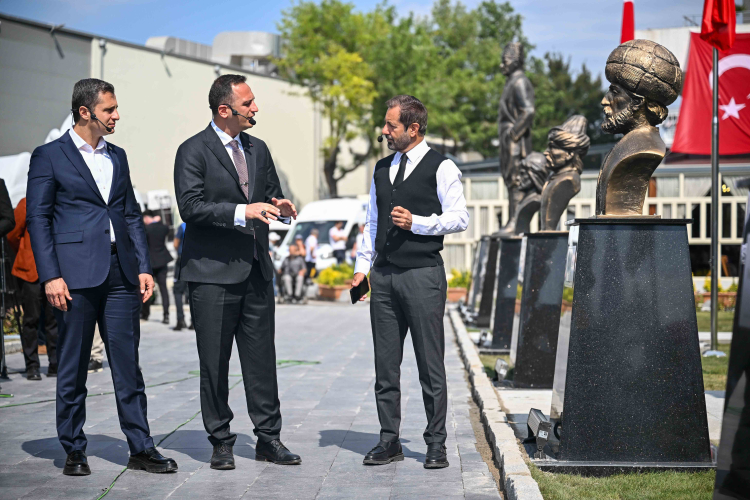 Bornova’da abide-i hürriyet meydanı açıldı