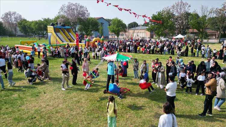 Bursa i̇negöl'de renkli 23 nisan