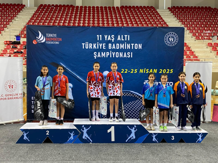 Bursa Osmangazi Belediyespor’un genç badmintoncuları göz doldurdu