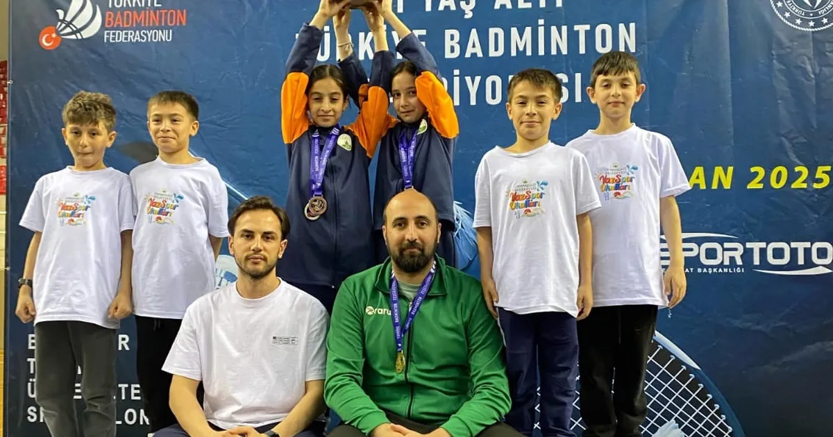 bursa-osmangazi-belediyesporun-genc-badmintonculari-goz-doldurdu-s5Lgk7Fi.webp