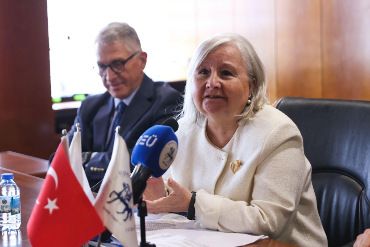 DEÜ onkoloji araştırmalarına kitvak takviyesi
