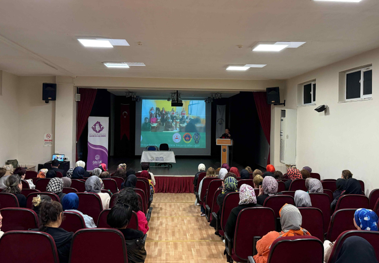 Gölcüklü bayanlara "en güzel narkotik polisi: anne" semineri