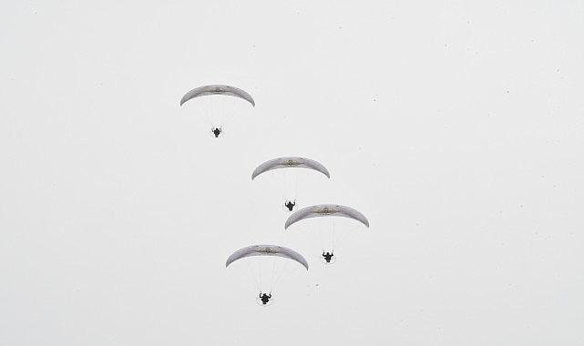 Katar-paramotor-milli-takimindan-baskan-ustaya-tesekkur-plaketi-get7b6wh. Jpg