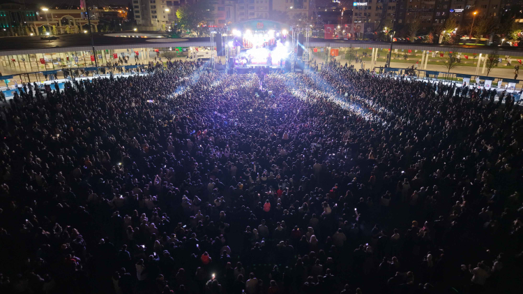 Kocaeli'de ulusal i̇rade meydanı her gün dolup taştı