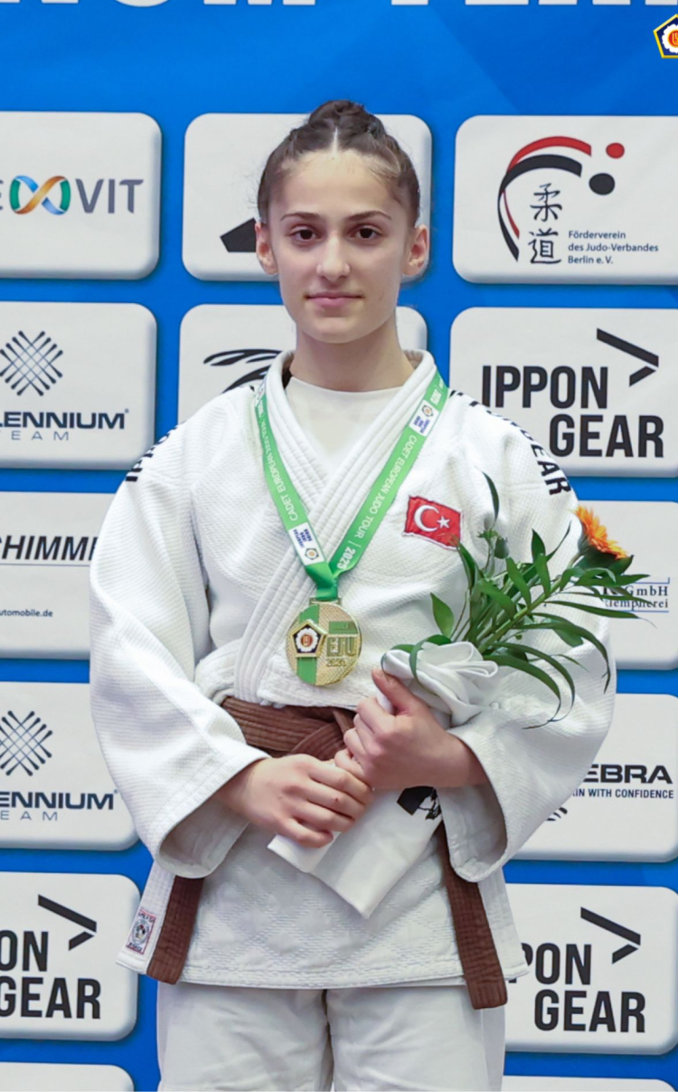 Konyalı Fatma Zehra'dan Avrupa'da bir şampiyonluk daha
