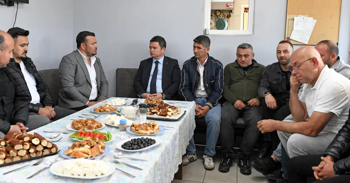 lider-aydin-taksici-esnafi-ile-kahvalti-yapti-EBEsBckA.webp