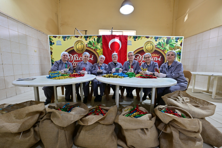 Manisa'da saçılacak 8 ton mesir macunun duası yapıldı