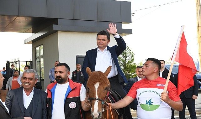 osmangazide-geleneksel-rahvan-at-kosusu-coskusu-JDzpgpyd.jpg