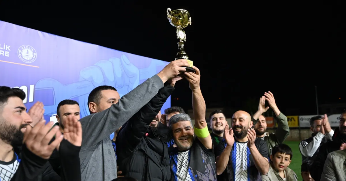 bursa-gemlikte-emek-turnuvasinin-sampiyonu-cimtas-oldu-DWNTfS74.webp
