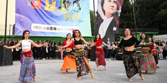 Dansın ritmi cumhuriyet meydanı’nda yükseldi