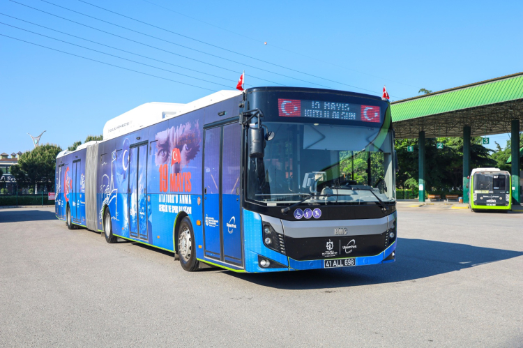 Kocaeli'de otobüs ve tramvaylar bayramlık giydirildi