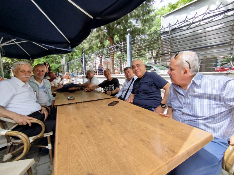 Lise arkadaşları 42 yıl sonra bir ortaya geldi