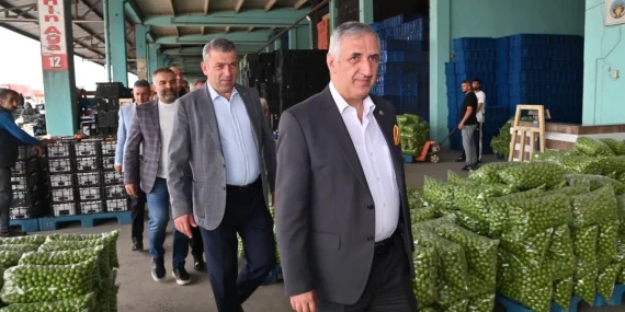 Manisa’da turgutlu zerzevat ve meyve hali açıldı
